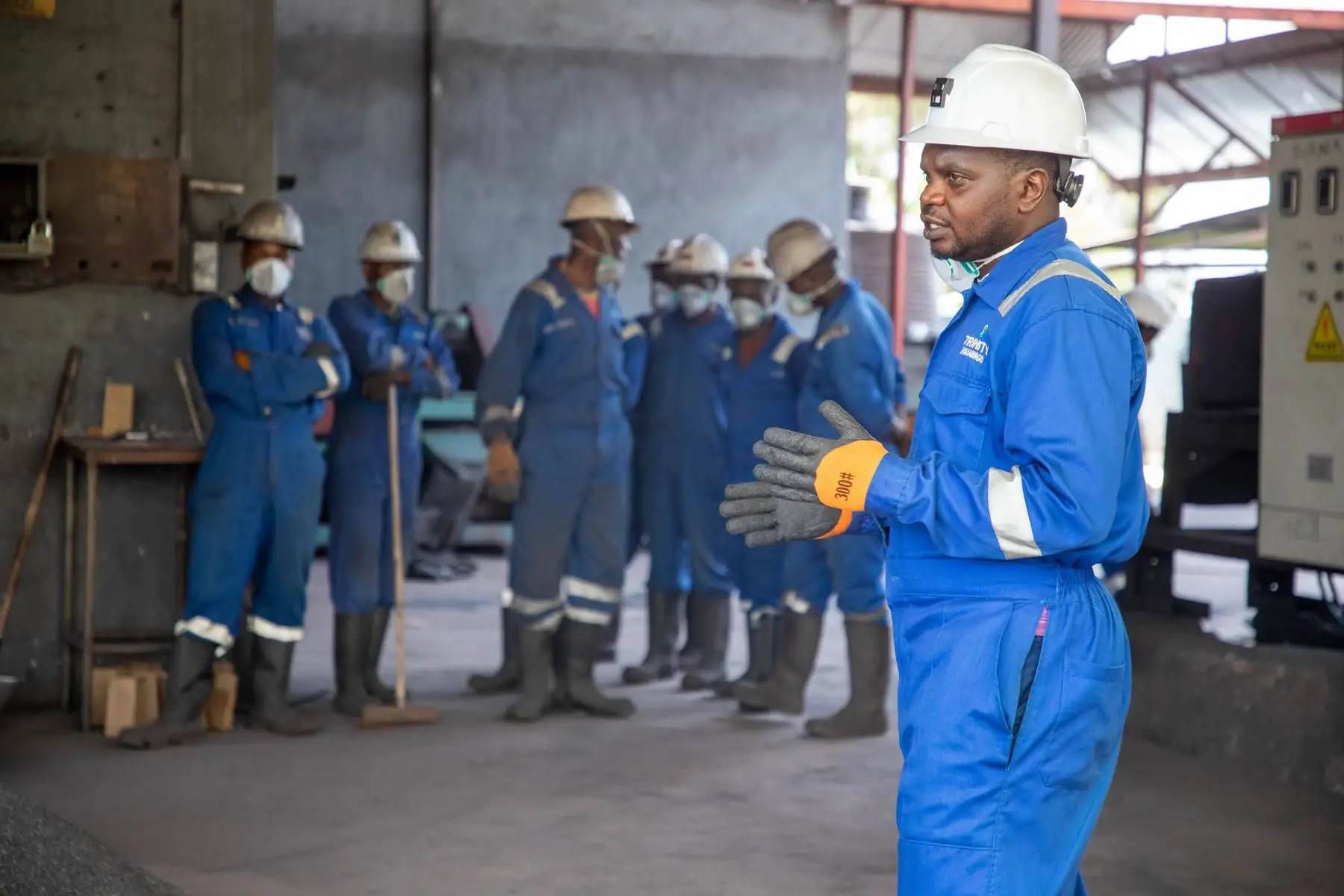 A supervisor briefing a crew of artisans at the start of a shift